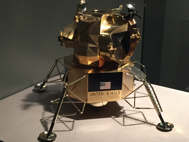 Cartier lunar module